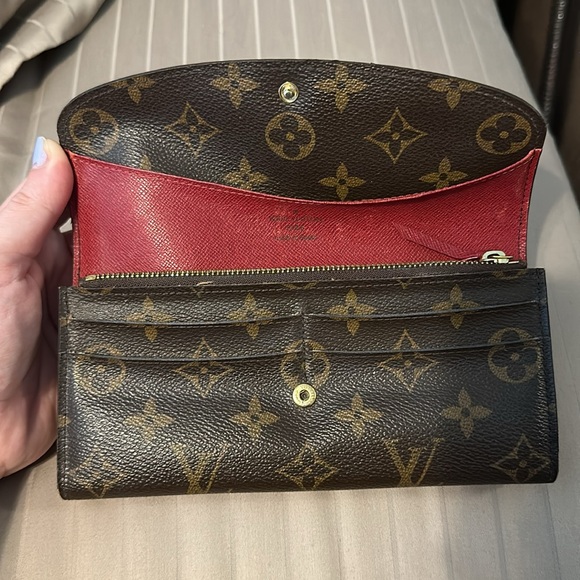 Authentic Louis Vuitton Monogram Emilee Wallet - Picture 4 of 10